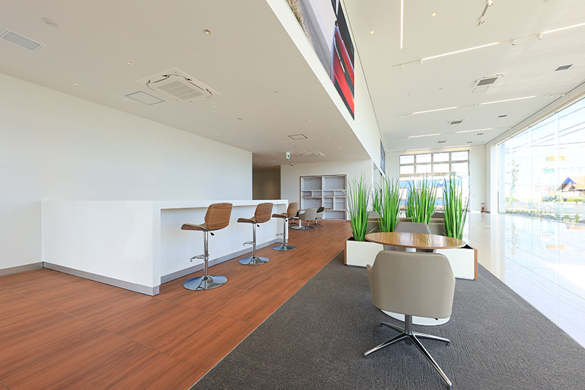 ランドローバー静岡：外観5