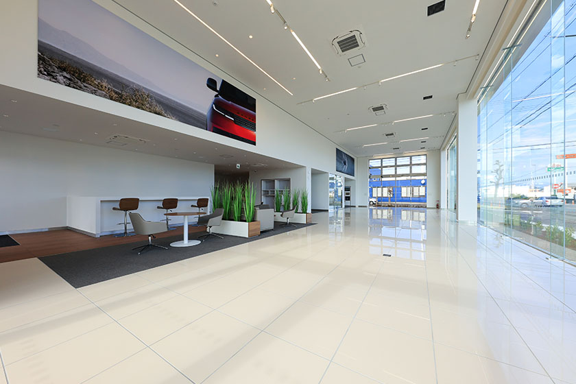 ランドローバー静岡：外観6