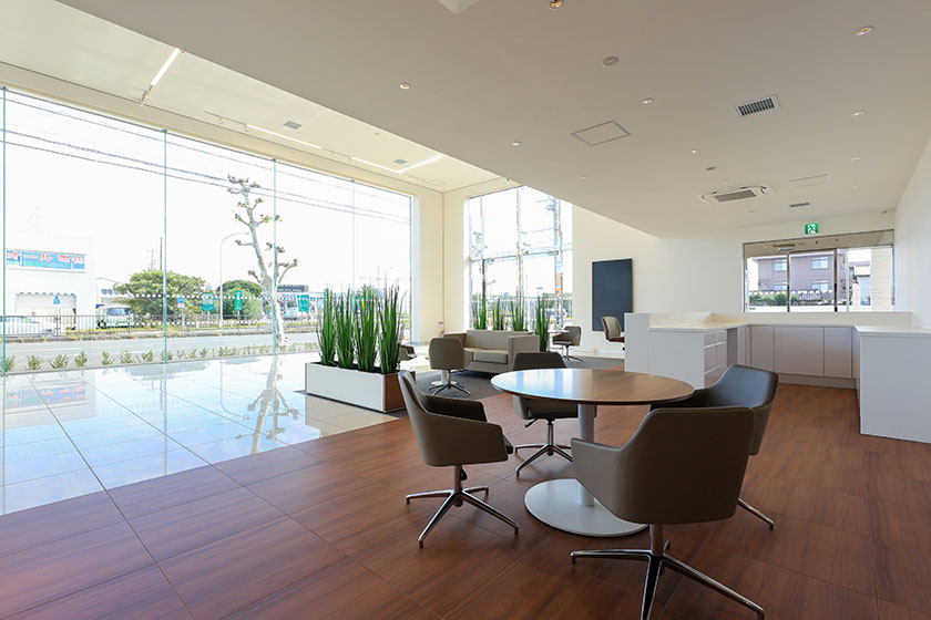 ランドローバー静岡：外観7