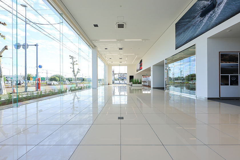 ランドローバー静岡：外観8