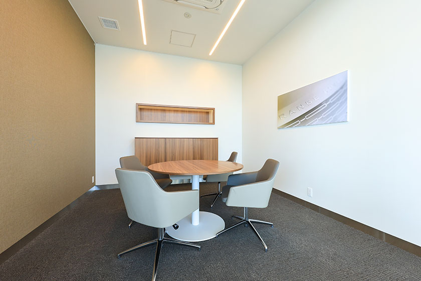 ランドローバー静岡：外観9